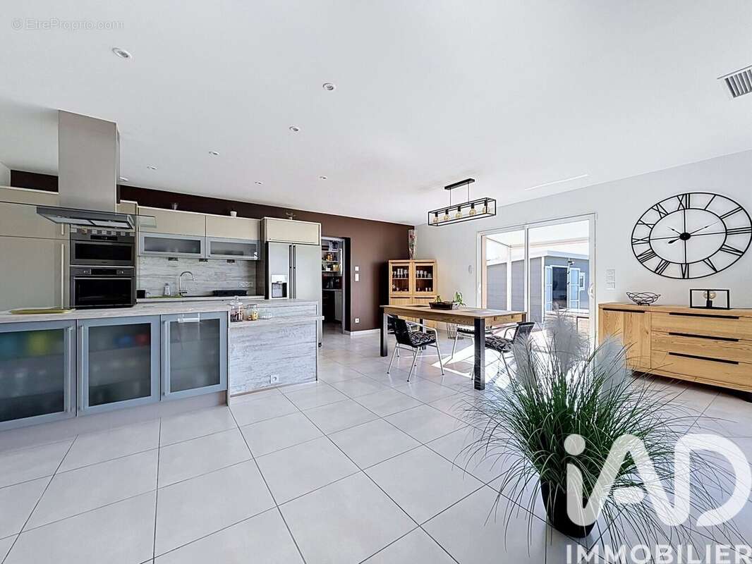 Maison 151 m² à Vendres  - photo 3