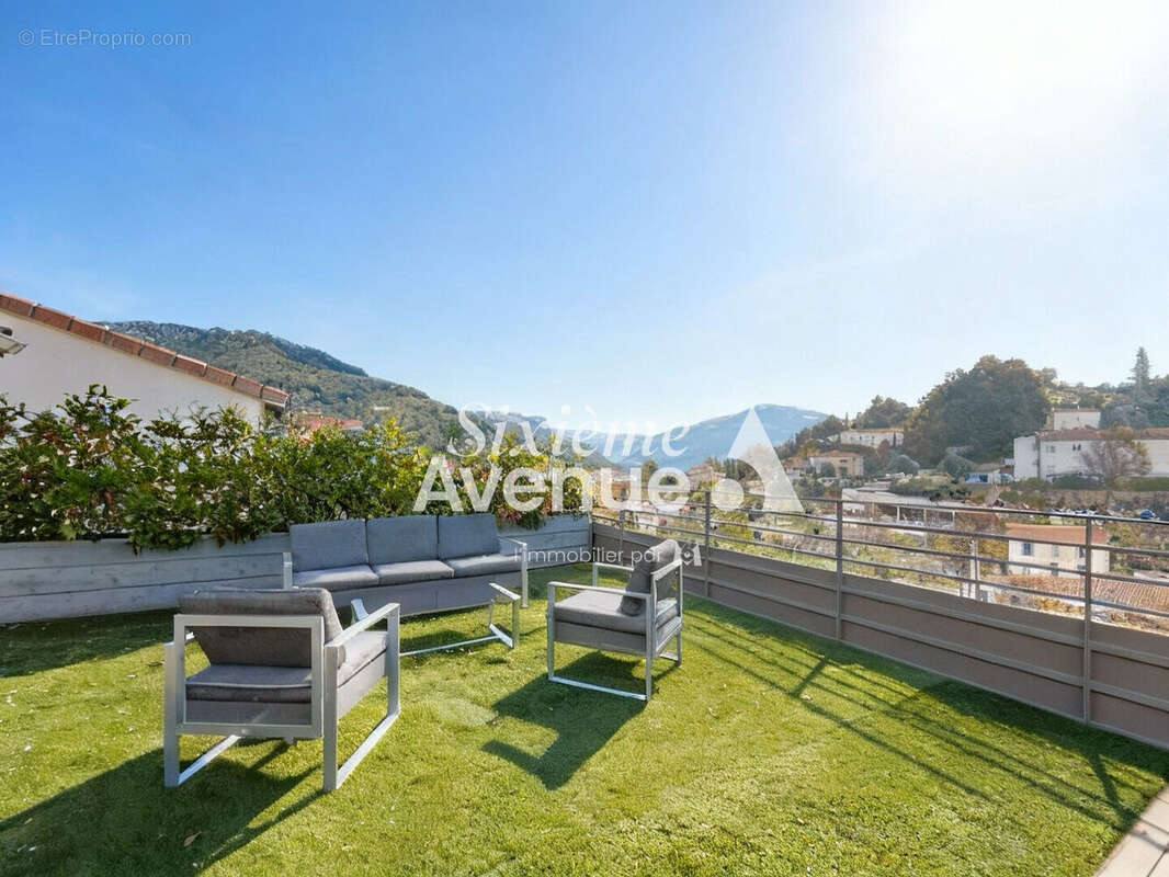 Appartement à CHATEAUNEUF-GRASSE