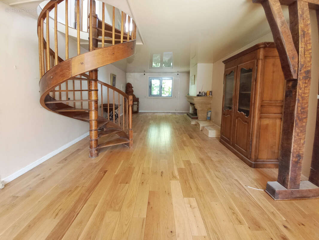 Appartement 109 m² à Creteil  - photo 2