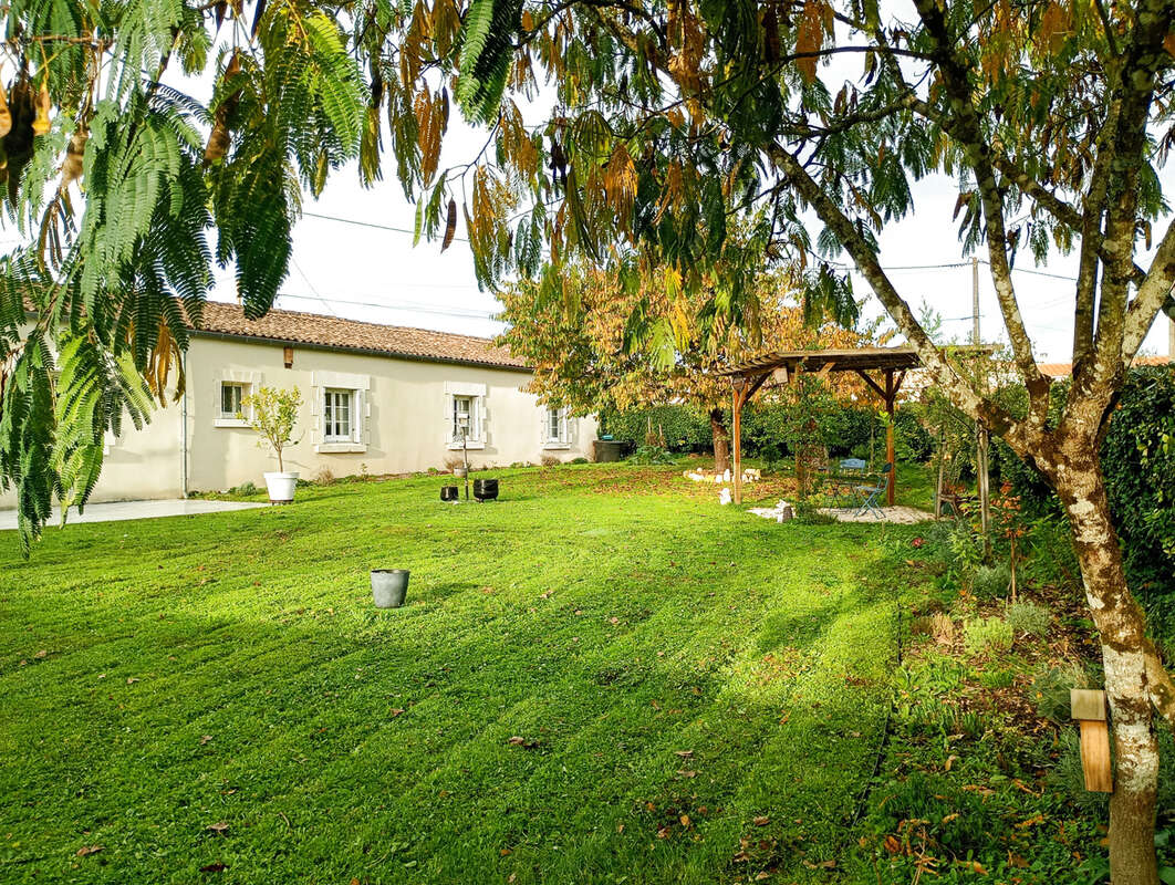 Maison à BOURG-CHARENTE