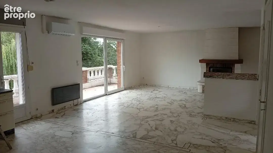 DOHEM -  Maison de plain-pied, 2 chambres, jardin et garages. - photo 6