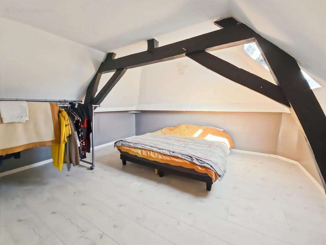 Maison à QUIEVRECHAIN