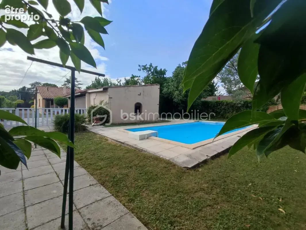 RABASTENS - Découvrez votre oasis paisible avec piscine au cœur d'un environnement privilégié ! - photo 7