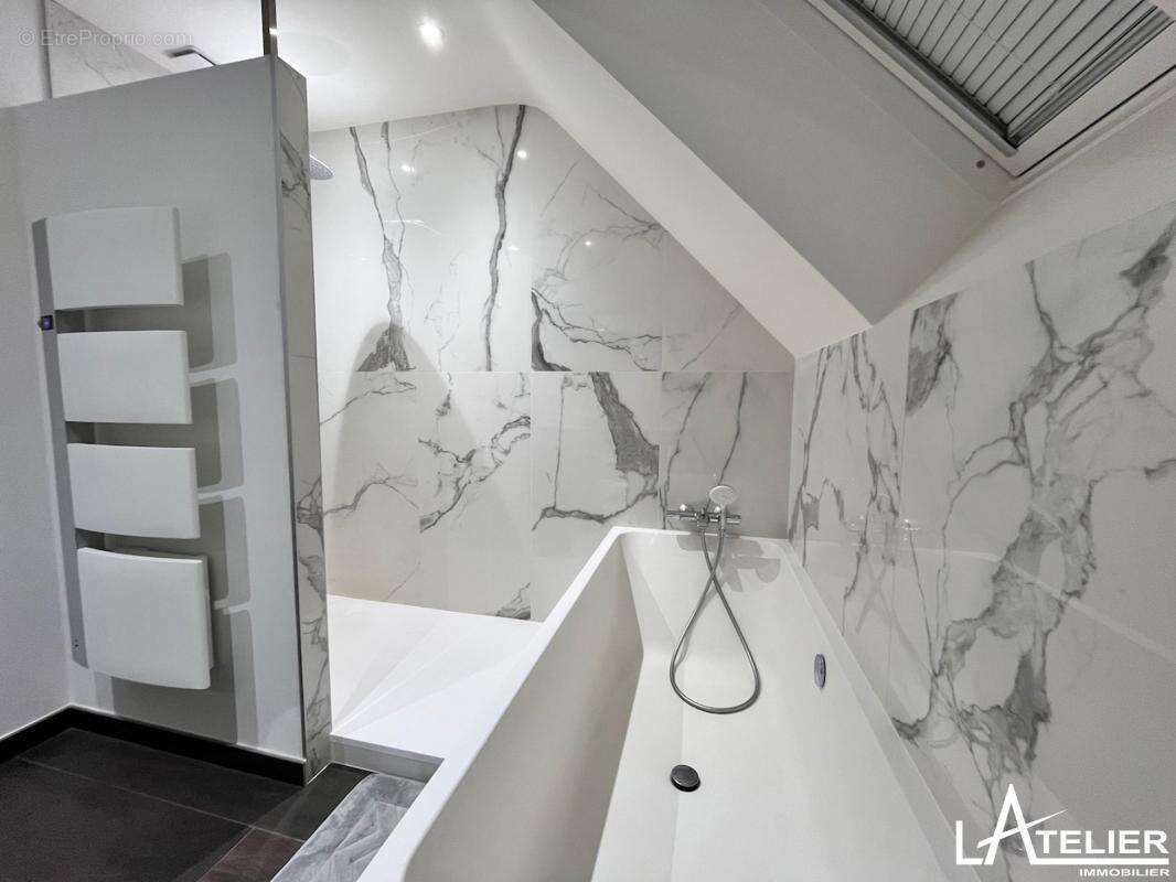 Maison à SAINT-ETIENNE-DE-MONTLUC