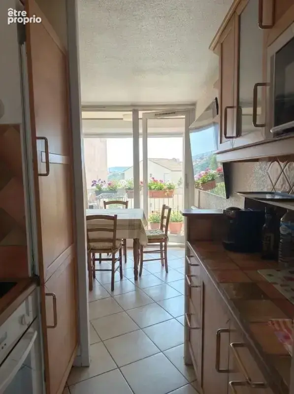 Gréoux-les-bains – t2 lumineux avec balcon, résidence sécurisée - photo 2