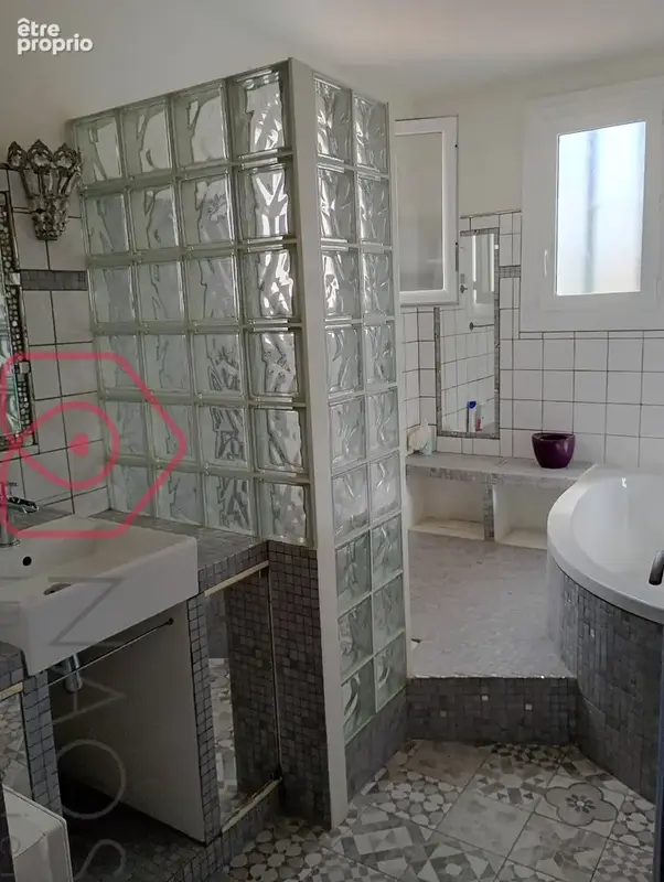 À vendre  Maison familiale avec jardin, garage et stationnement  Porte d'Espagne - photo 9