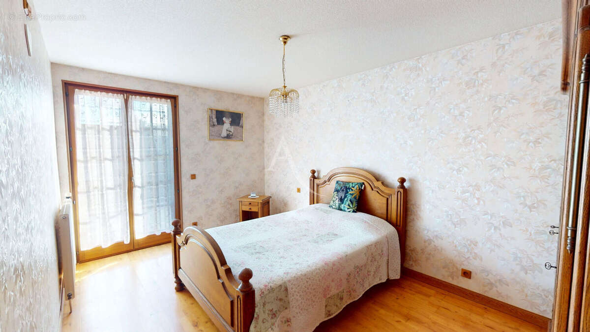 Maison familiale avec entrepôt indépendant : un bien rare aux multiples possibilités - photo 9
