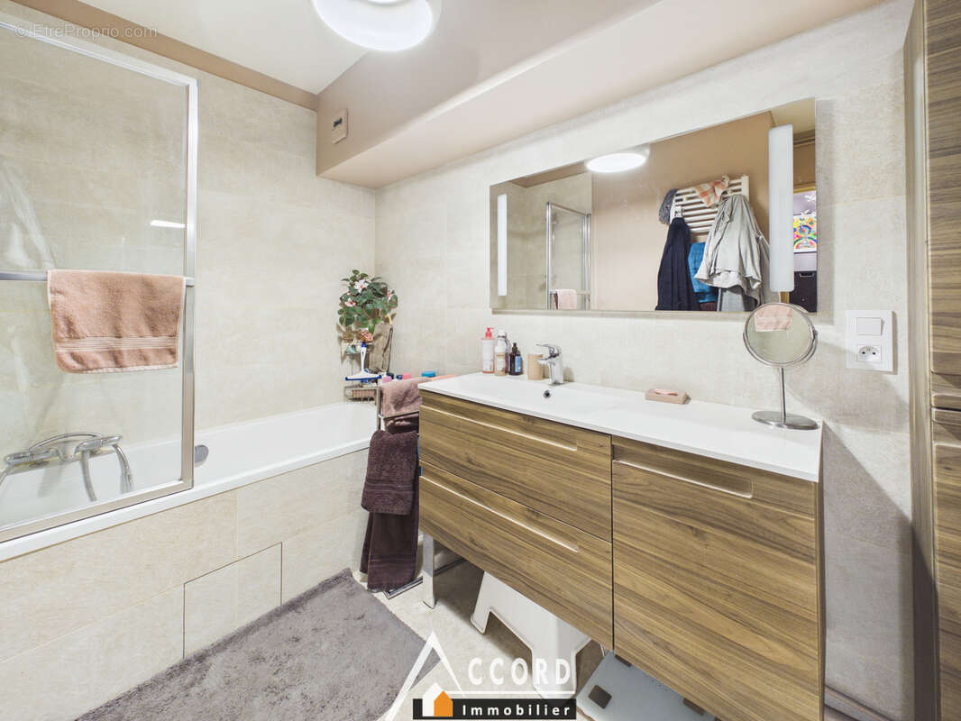 Appartement à SARTROUVILLE