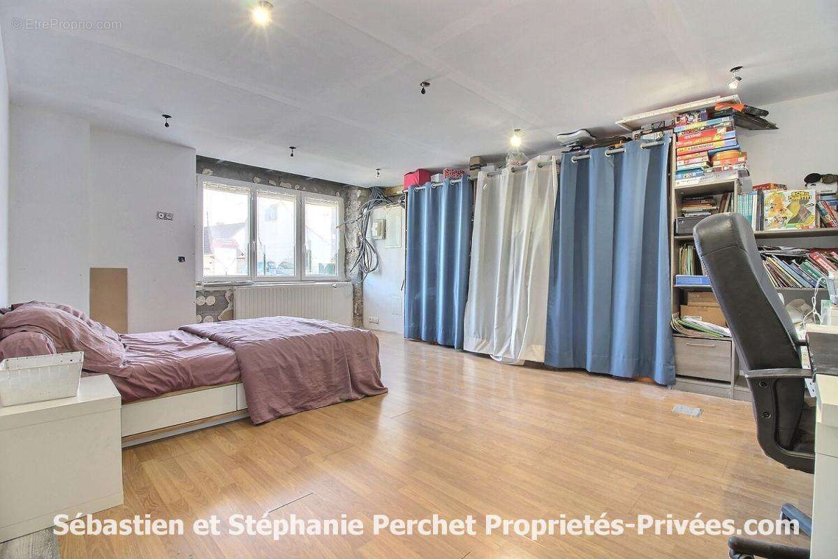 longère de charme en cours de rénovation -157 m² - 6 chambres -Terrain de 1 388 m² - Grand garage de 60 m² - Environnement calme - photo 5