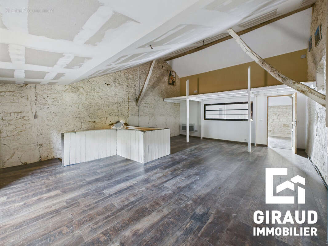 Maison à SAINT-ETIENNE-DE-BRILLOUET