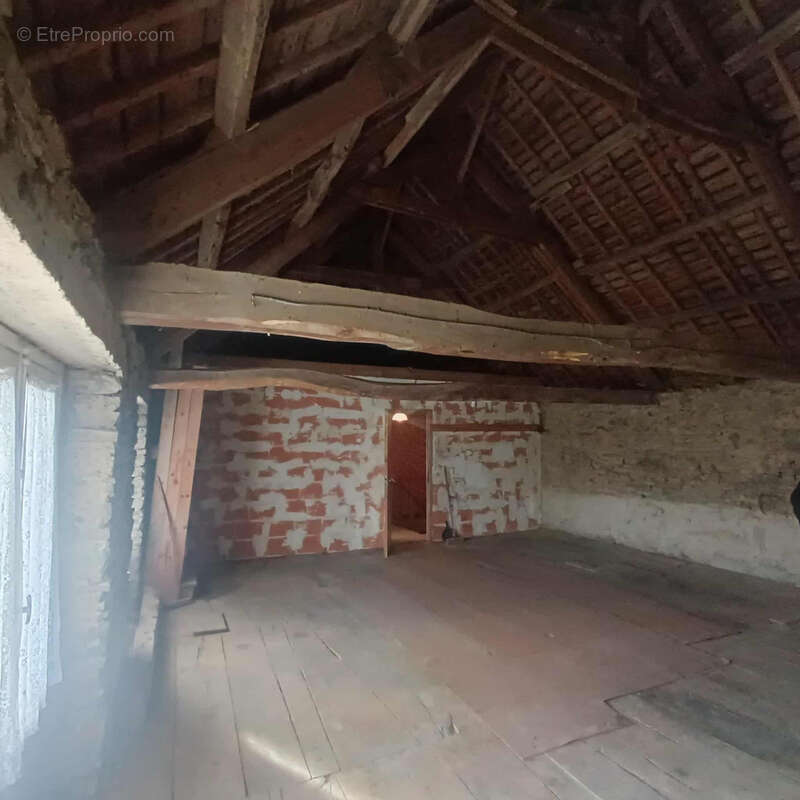 Maison à NEANT-SUR-YVEL