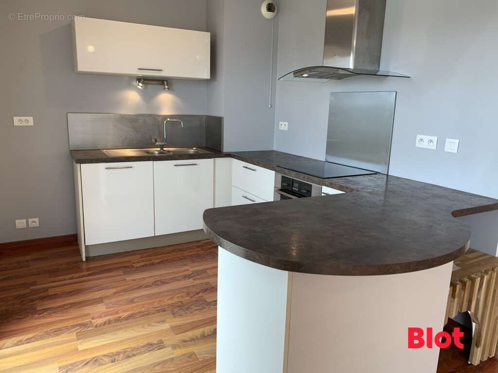 Appartement à VEZIN-LE-COQUET