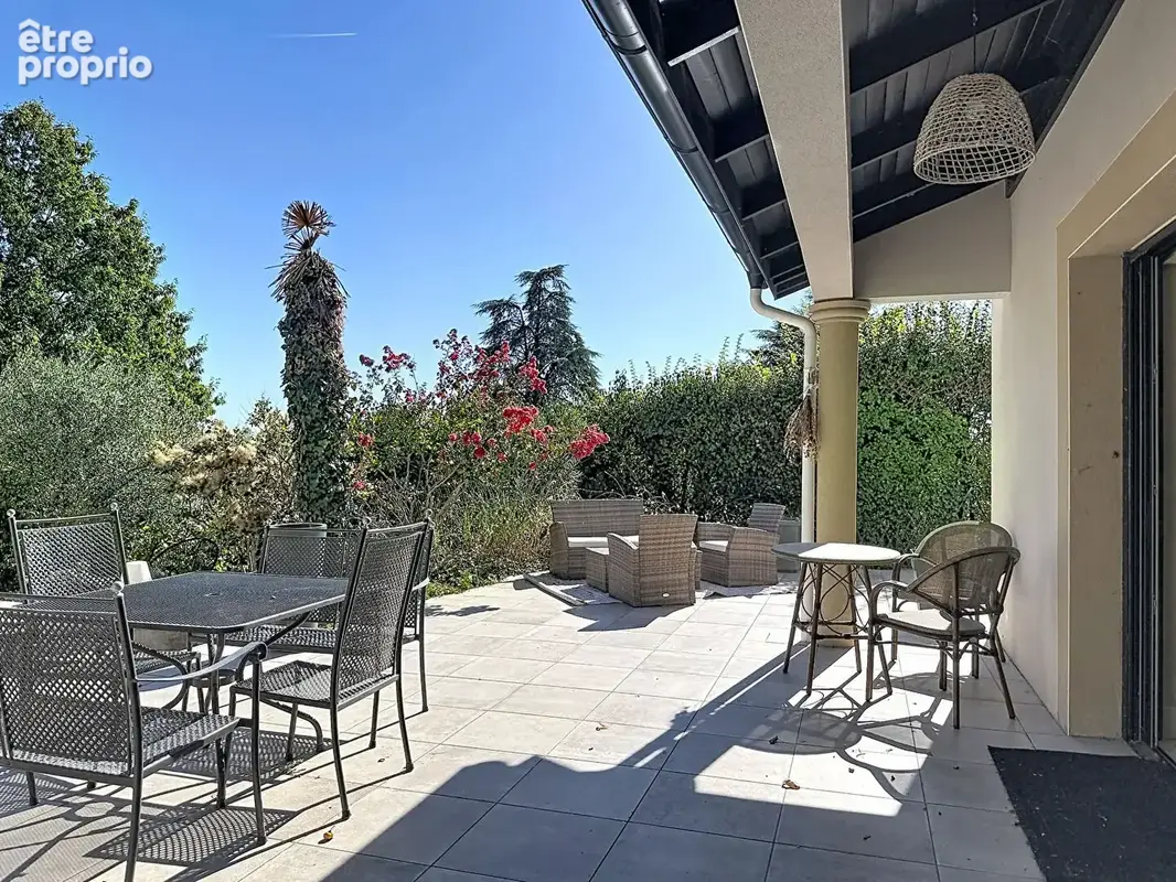 Villa de charme avec piscine, 6 chambres et 1 500 m² de terrain, dépendance! - photo 3
