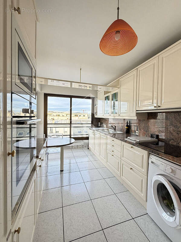 Appartement à LEVALLOIS-PERRET