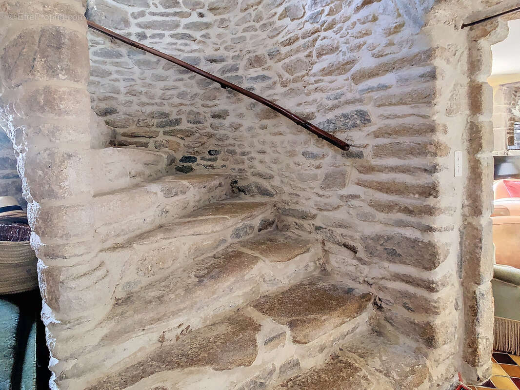 Maison à MONTCUIT