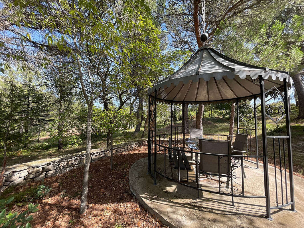 Maison à CHATEAUNEUF-LE-ROUGE