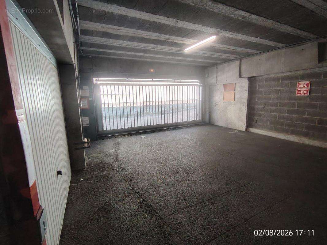 Garage couvert semi-enterré en copropriété à vendre VALENCE (26) - photo 3