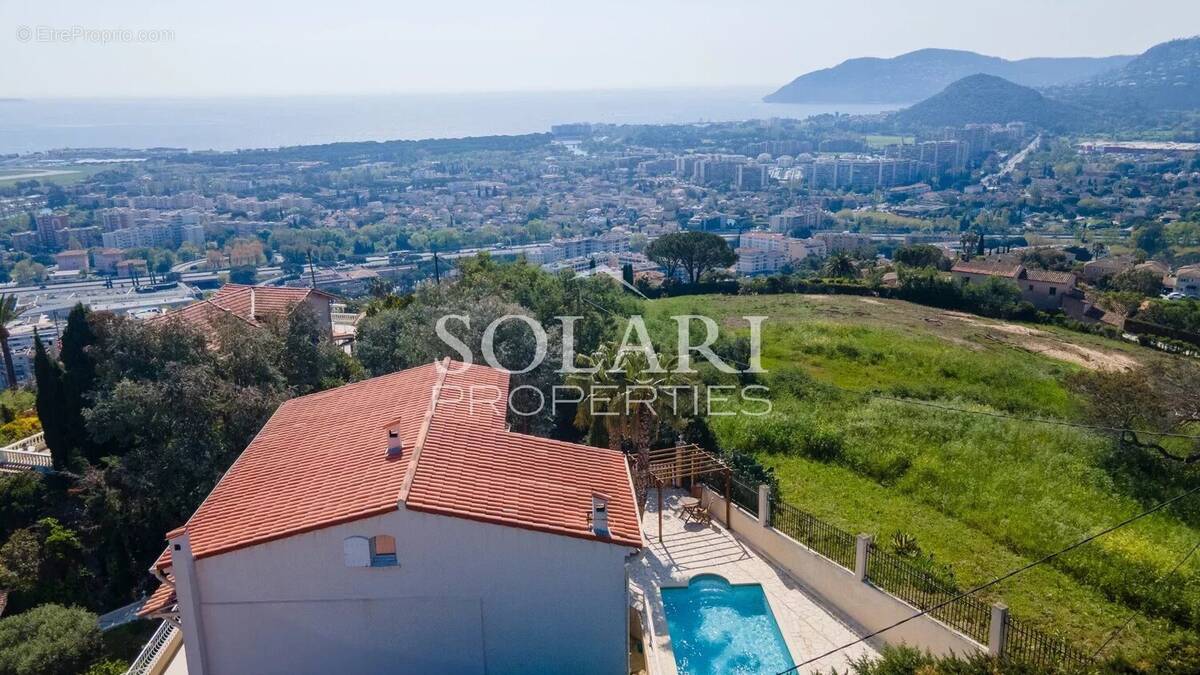 Maison à MANDELIEU-LA-NAPOULE