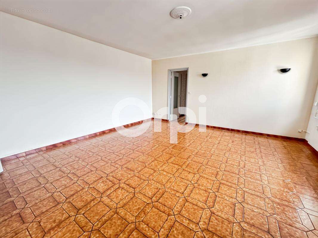 Appartement À Vendre T2 61 M² avec place de parking privative - photo 2
