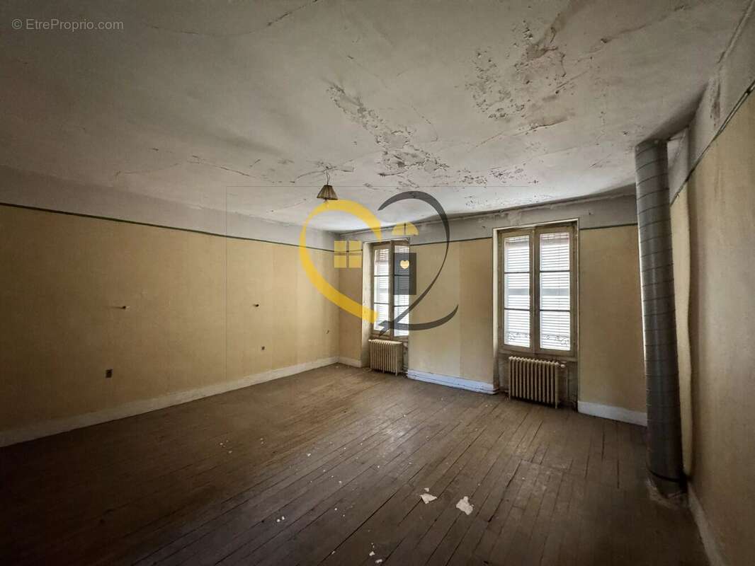 Appartement à DUN-SUR-AURON