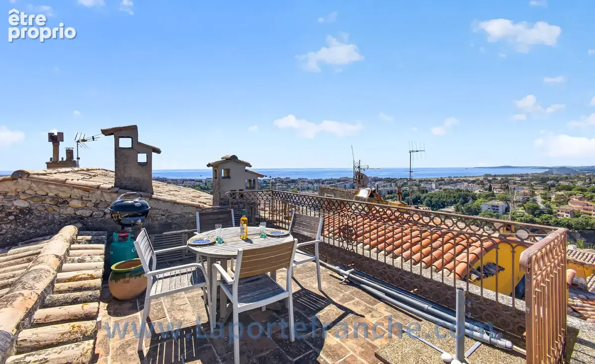 HAUT-DE-CAGNES : Exceptionnelle maison de village avec terrasse sur le toit - photo 2