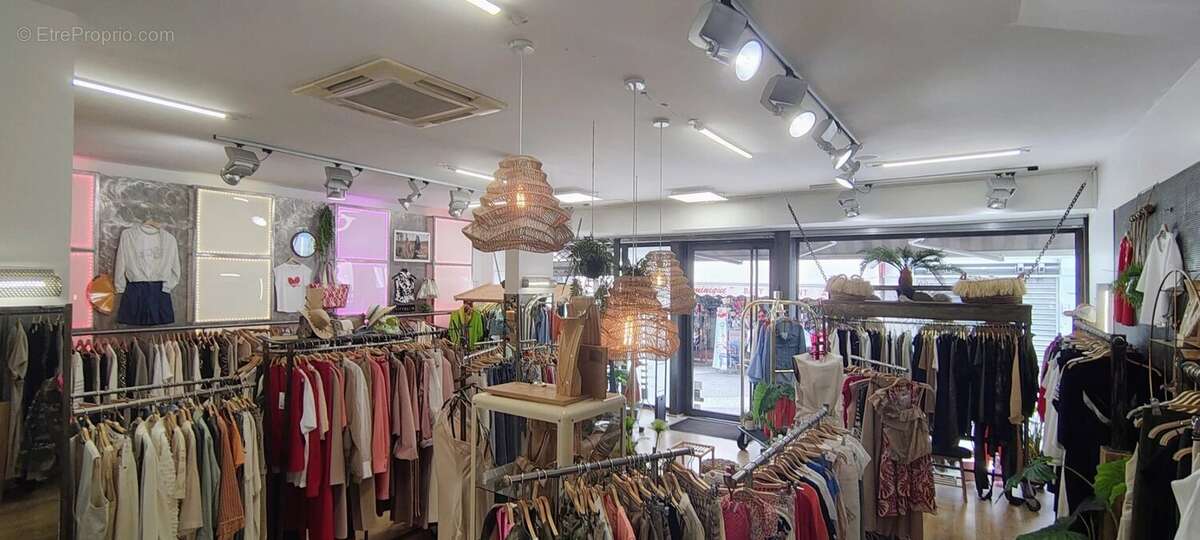 Commerce à LE GRAU-DU-ROI