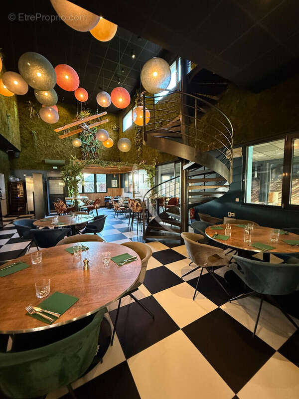 Commerce à VERRIERES-LE-BUISSON