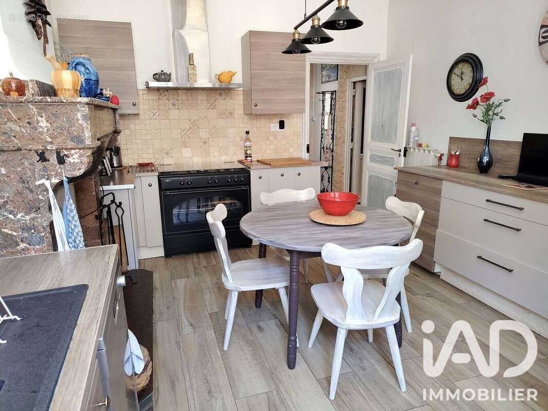 Maison 180 m² à Thezan-Des-Corbieres  - photo 2