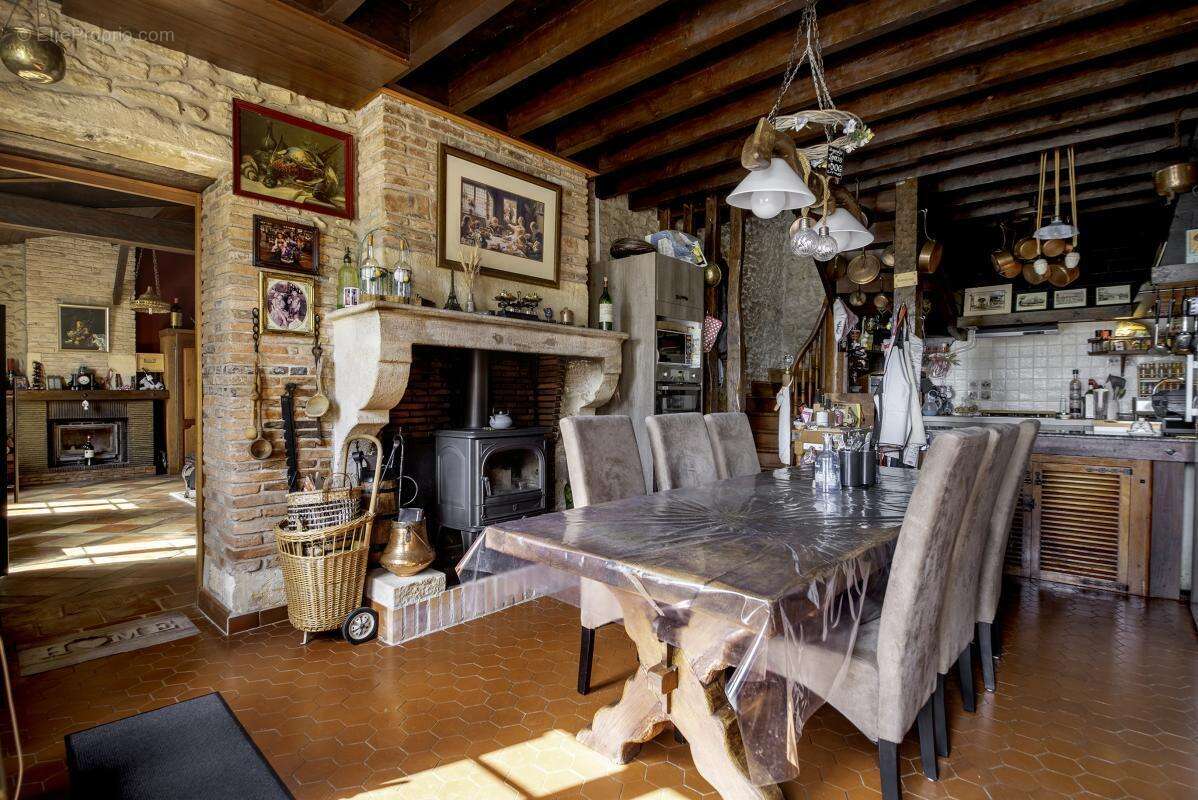 Maison 260 m² à Saint-Selve  - photo 15