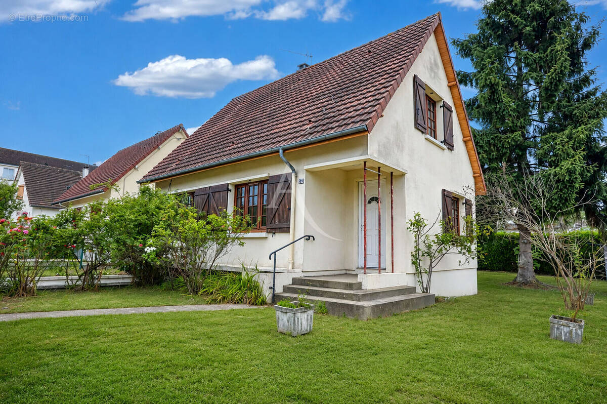 Maison à SAINT-ETIENNE-DU-ROUVRAY