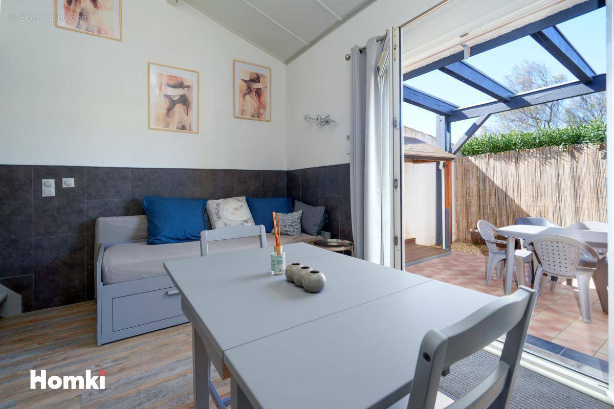 Maison à VIC-LA-GARDIOLE