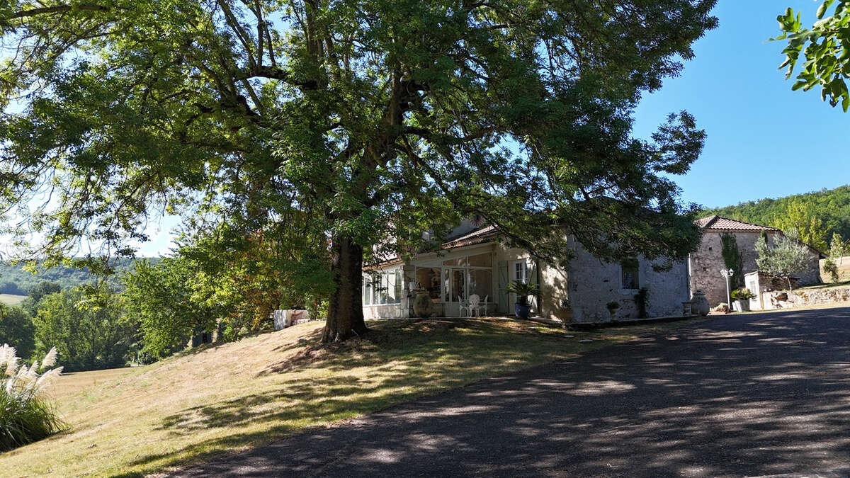 Maison de campagne de charme avec maison d’amis, piscine et vues panoramiques - photo 11