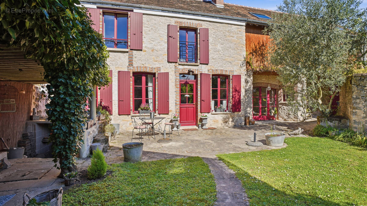 Maison à GREZ-SUR-LOING