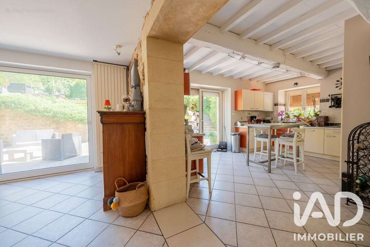 Maison 186 m² à Guignicourt-Sur-Vence  - photo 8