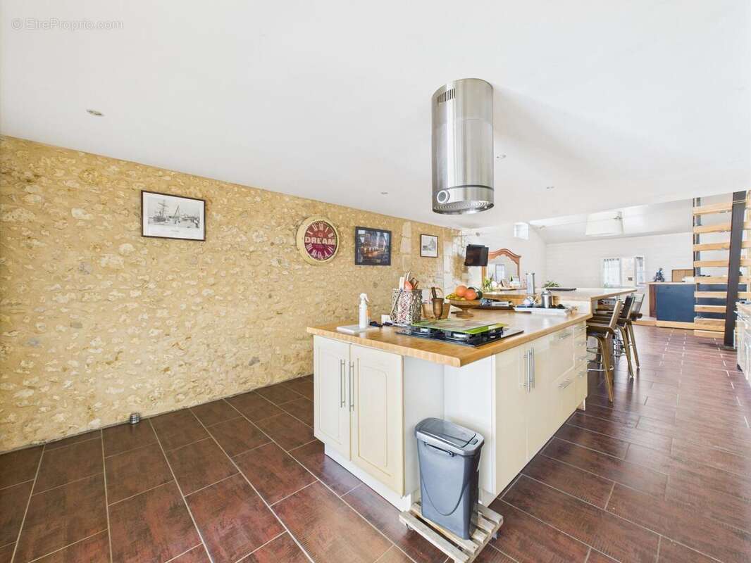 Photo 2 - Maison à MONTLIEU-LA-GARDE