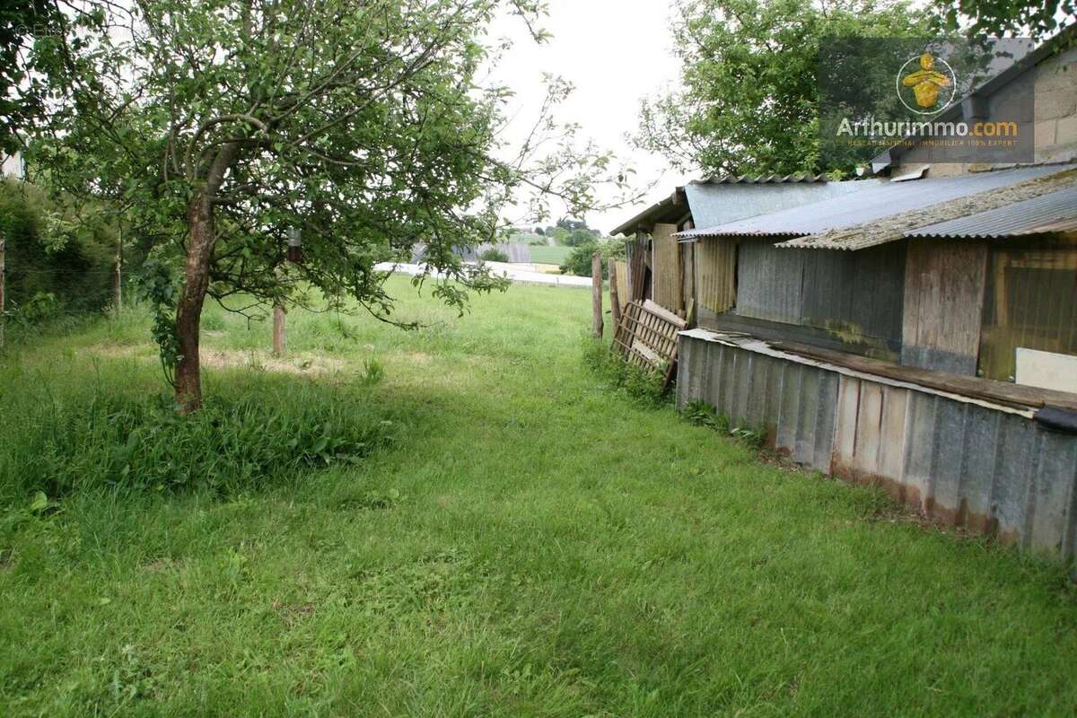 Parking à LA GREE-SAINT-LAURENT