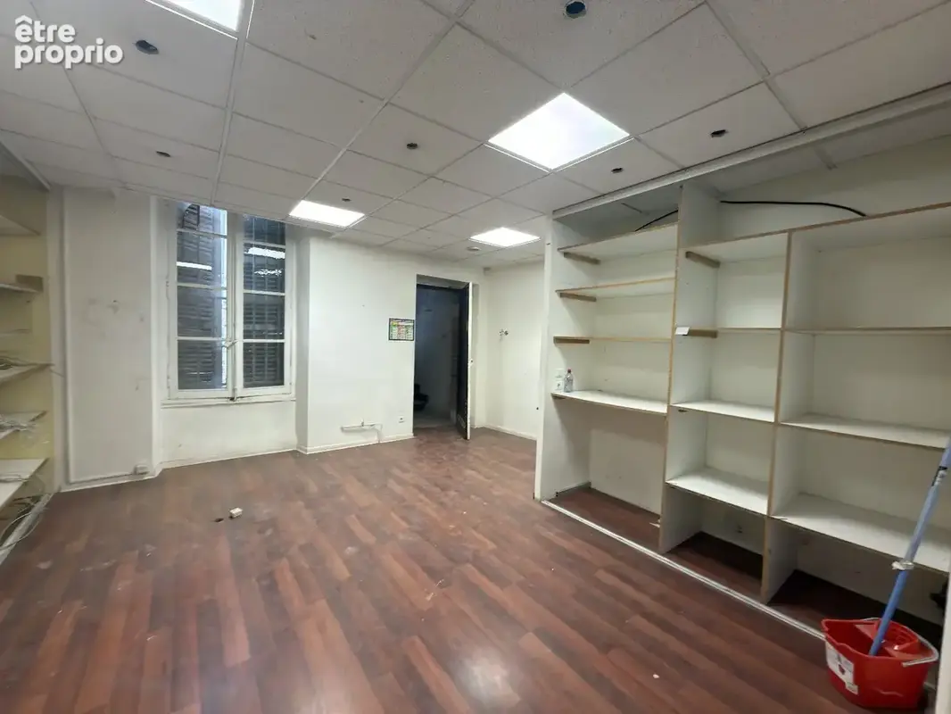Immeuble commercial + appartements - photo 11