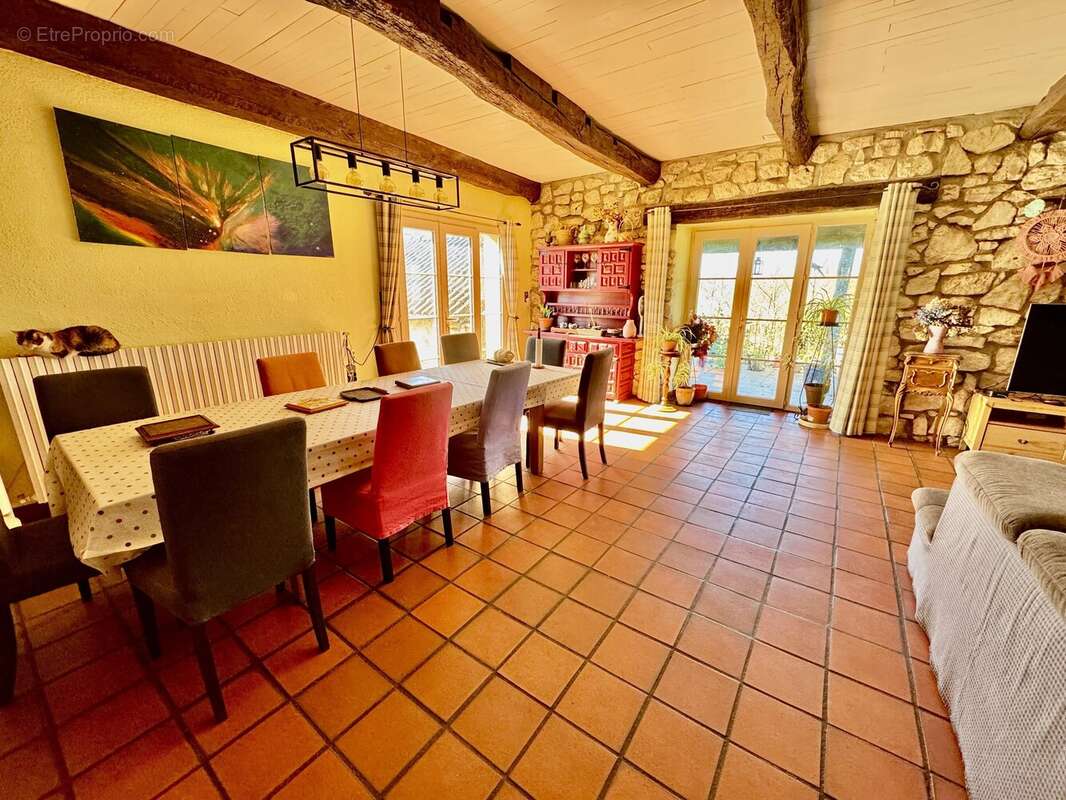 Maison à MIRANDOL-BOURGNOUNAC