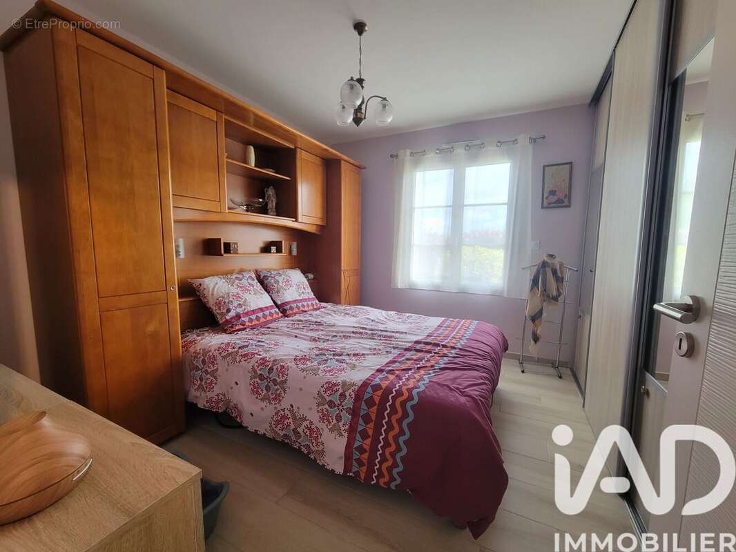 Maison 108 m² à Varzay  - photo 7