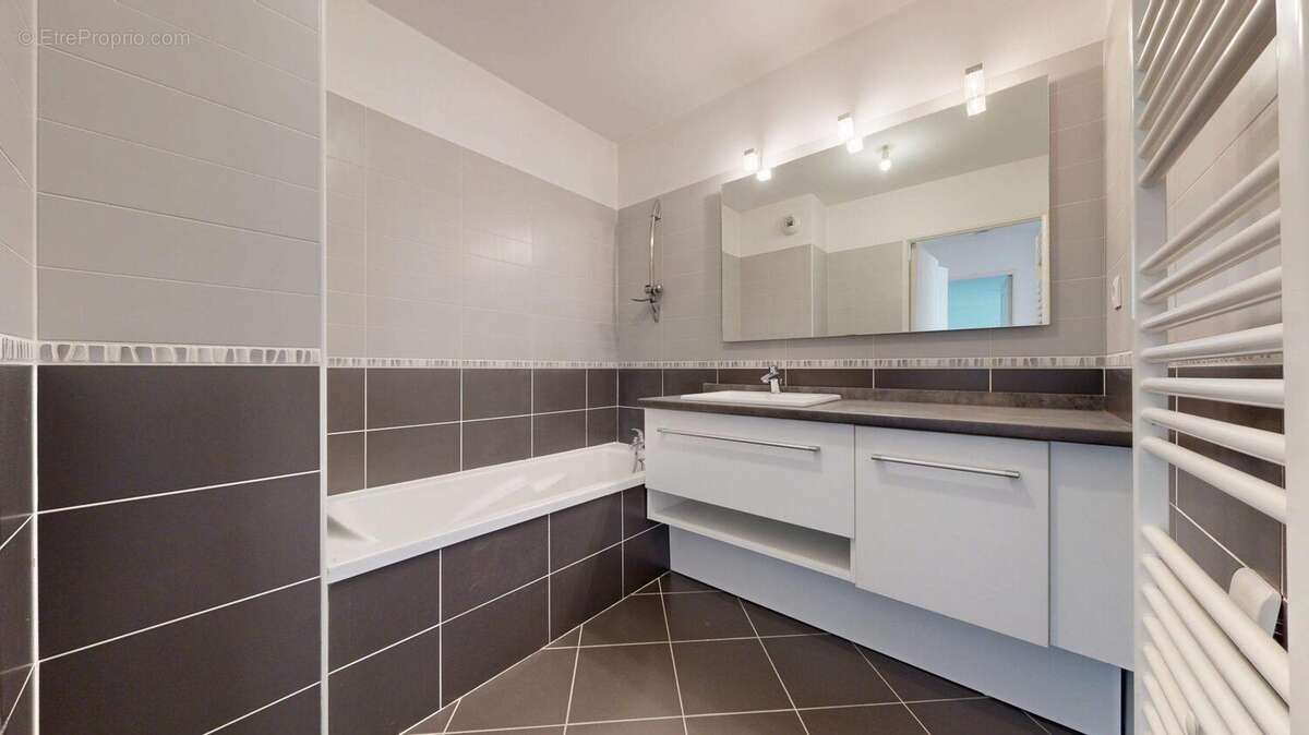 Appartement 70 m² à Villeurbanne  - photo 7