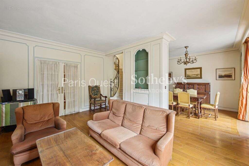 Appartement à NEUILLY-SUR-SEINE