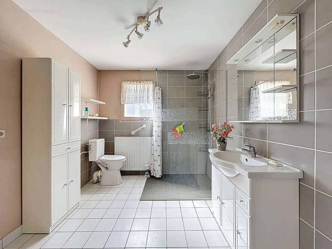 Maison à SAINT-PANTALEON-DE-LARCHE