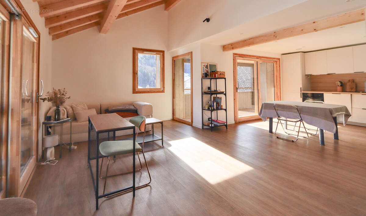 Entre Thônes et stations de ski, superbe renovation T5 duplex - photo 3