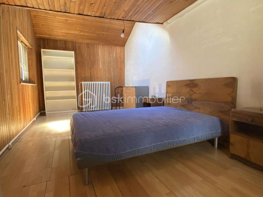 Maison à VILLENEUVE-SUR-YONNE