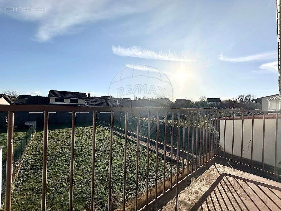 Maison à AY-SUR-MOSELLE