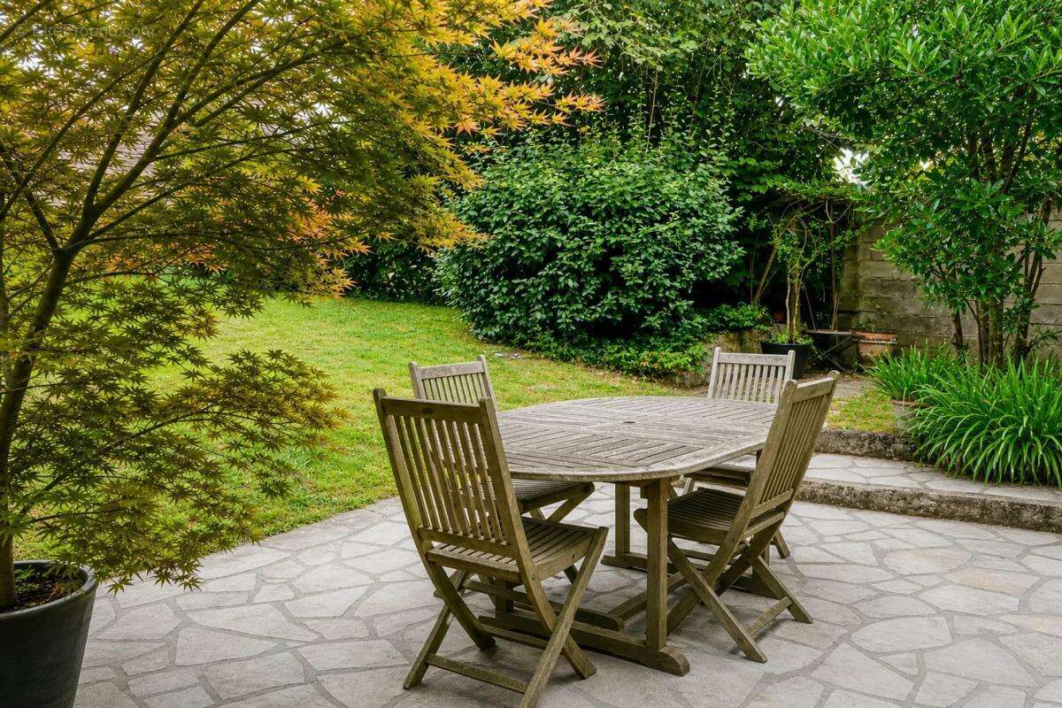Charmante maison en meulière de 6 pièces avec jardin arboré - photo 13