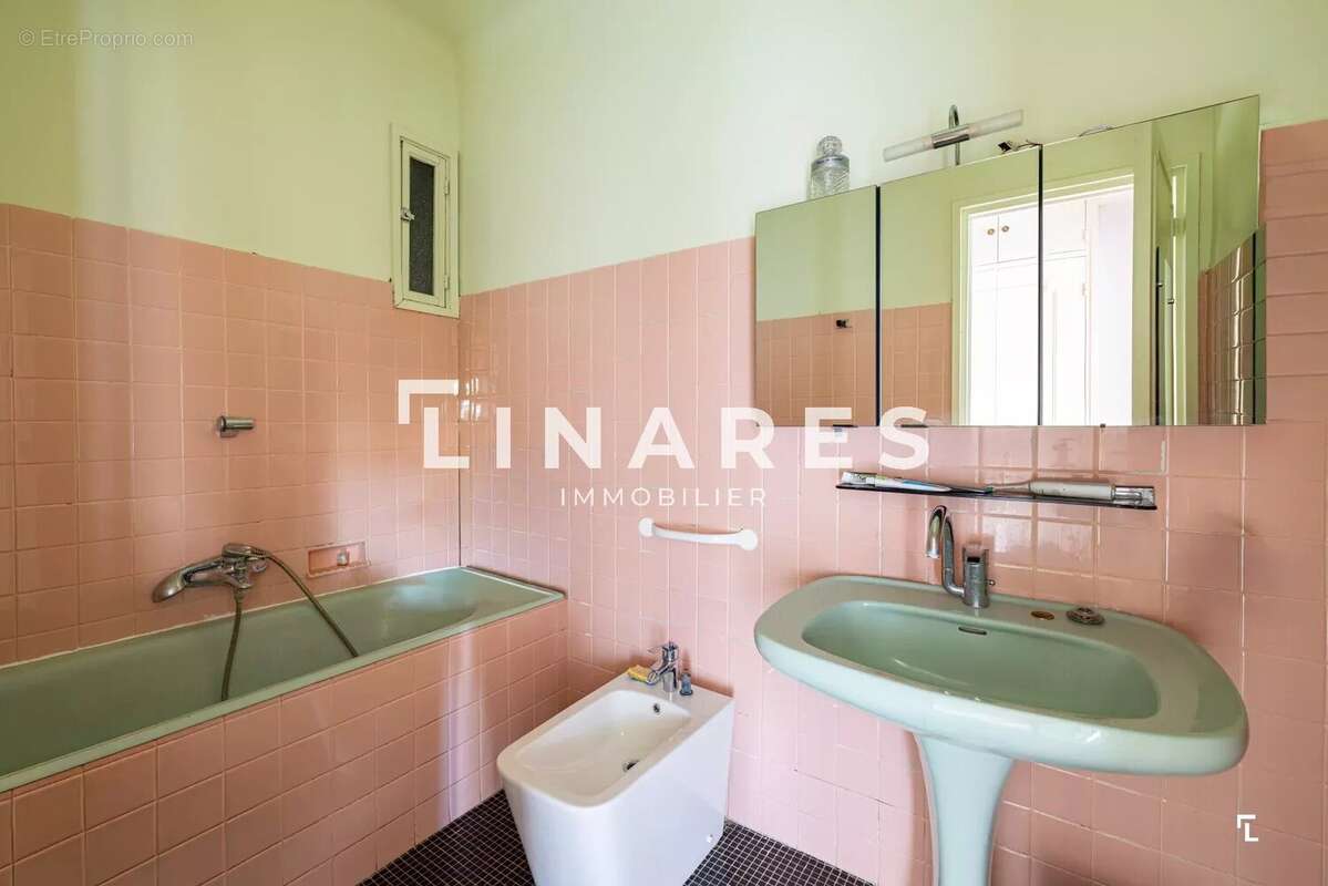 Commerce à MARSEILLE-8E