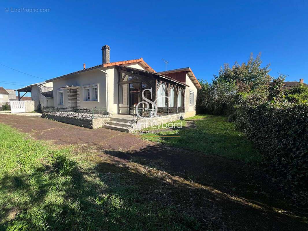 Maison à SAINT-YRIEIX-SUR-CHARENTE