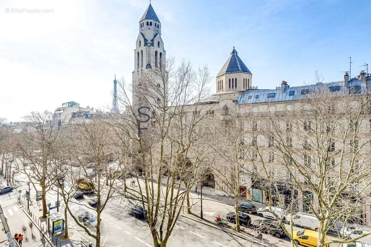 Appartement à PARIS-8E