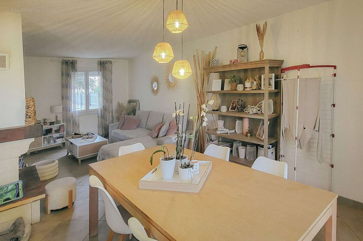 CARCASSONNE - PALAJA Villa T4 166m² (90m² hab.)  avec jardin, piscine, sous-sol, et garage - photo 6